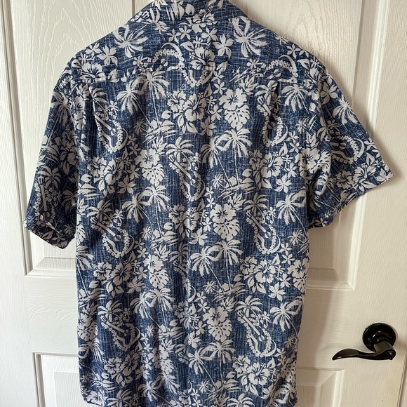 Izod Navy and White Tropical Men's Shirt - Picture 4 of 7